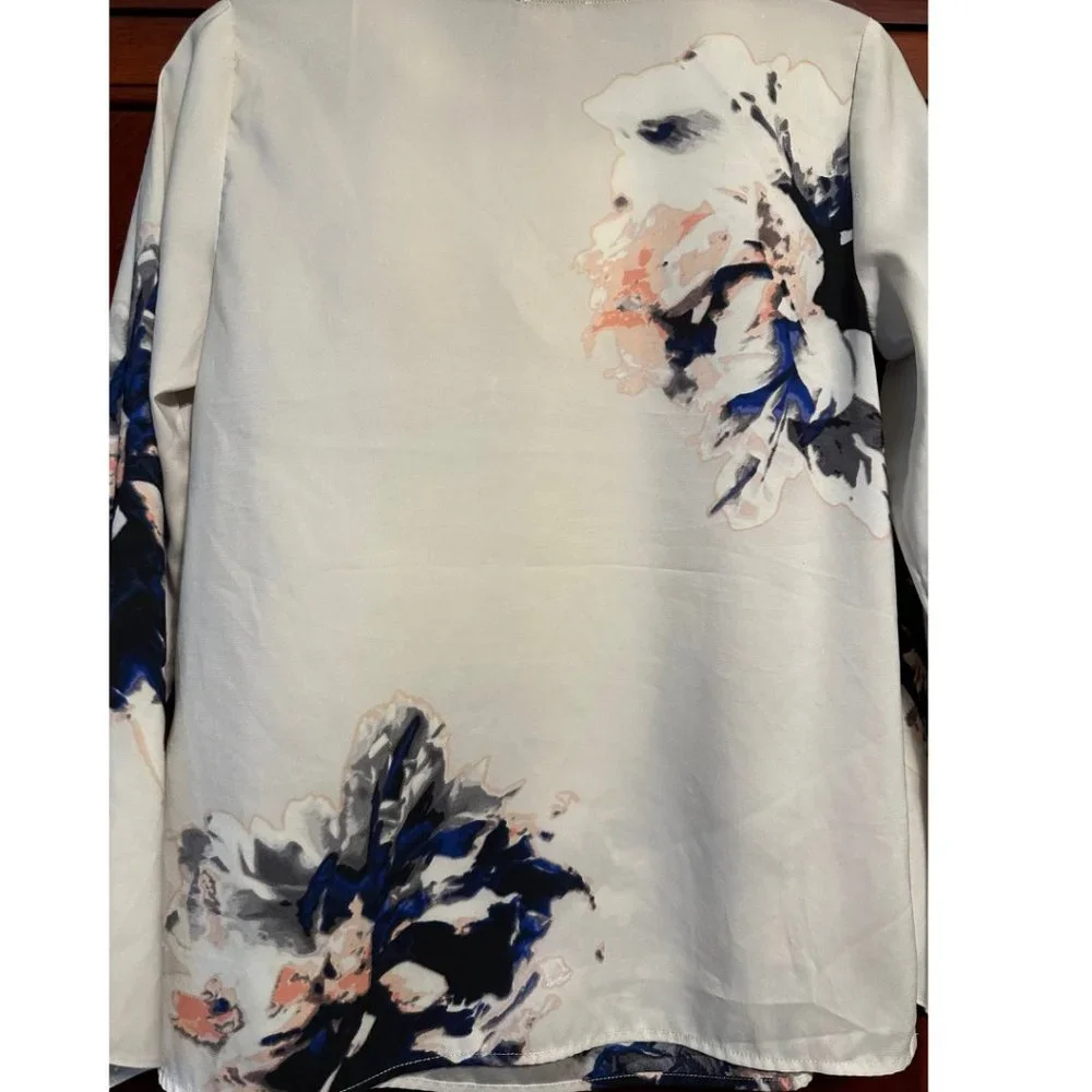 SOLD Vince Camuto White Blouse in size XS Long Sleeve - Picture 12 of 12